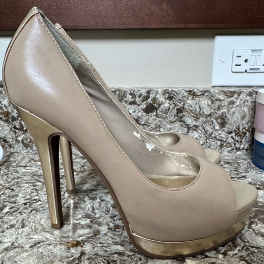 Jessica Simpson Edith Nude and Gold Platform Peep Toe Stiletto Heels Size 6